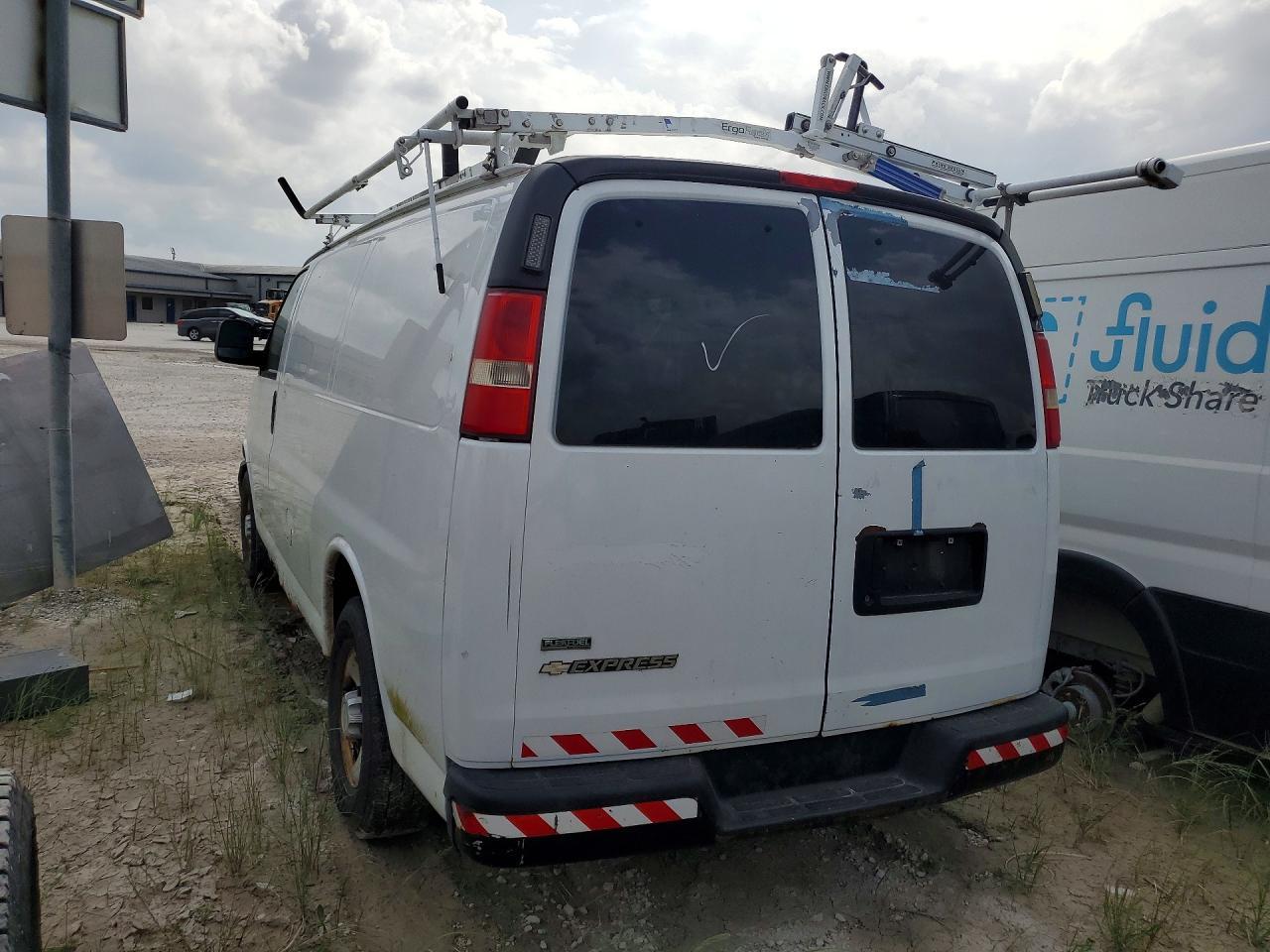 2010 Chevrolet Express G2500 - Image 2
