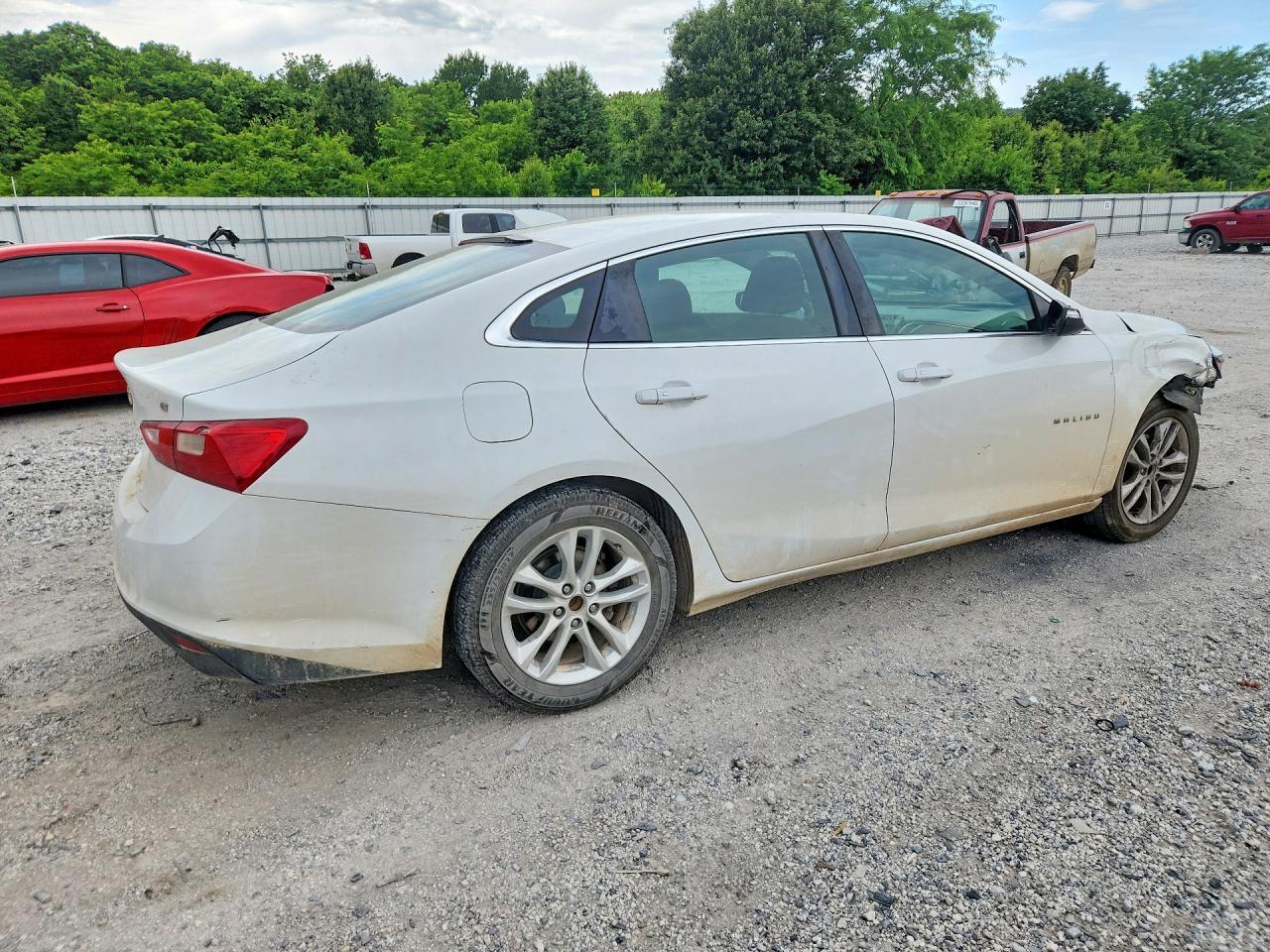 2017 Chevrolet Malibu Lt - Image 3