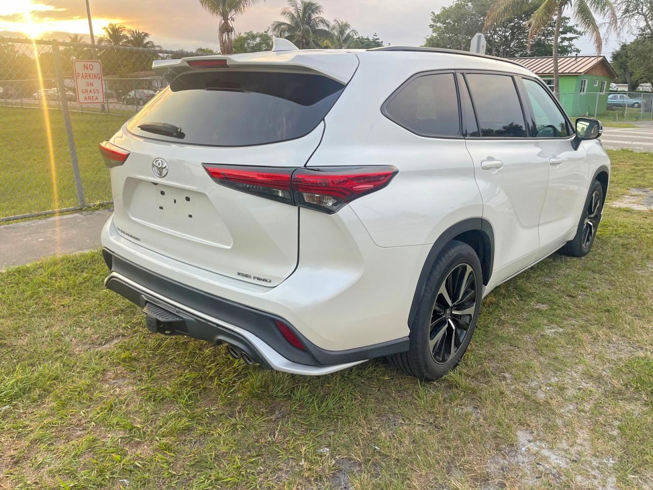 2021 Toyota Highlander Xse - Image 4