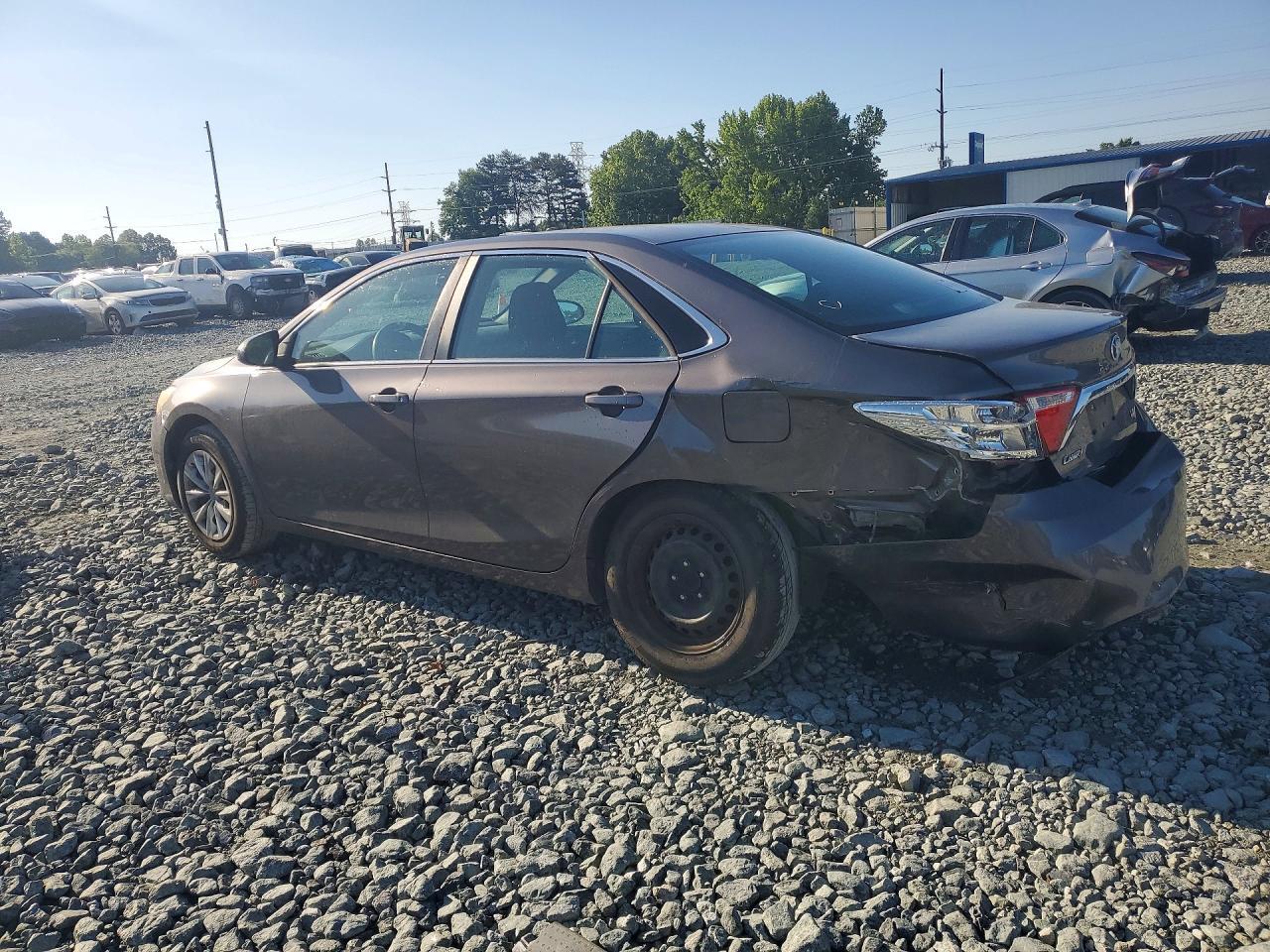 2016 Toyota Camry Le - Фото 2