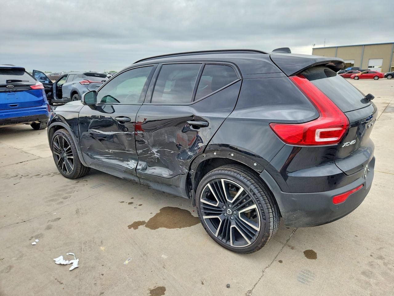 2022 Volvo Xc40 T5 R-Design - Фото 2