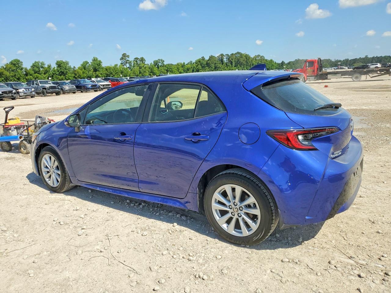 2025 Toyota Corolla Hatchback Se - Image 2
