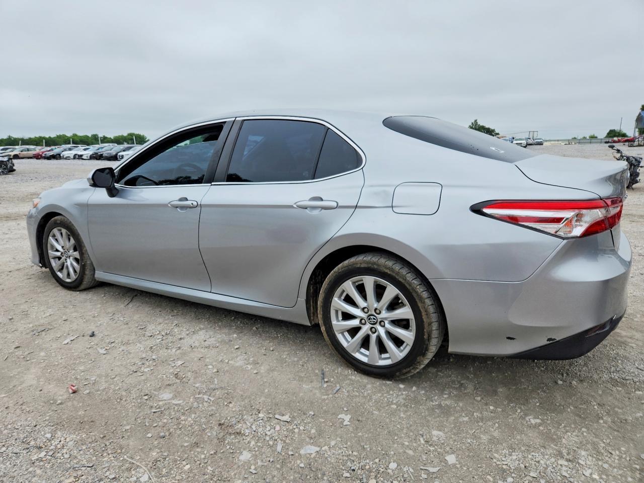2018 Toyota Camry Le - Фото 2