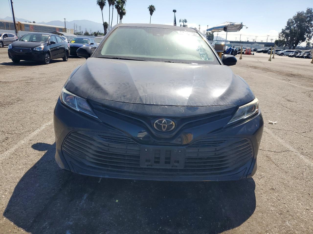 2019 Toyota Camry Le - Фото 5