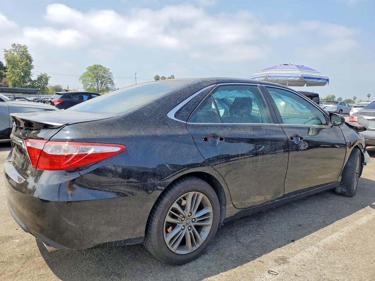 2016 Toyota Camry Se - Фото 3
