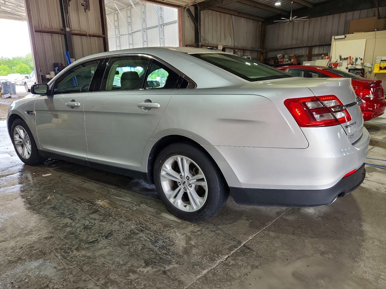 2018 Ford Taurus Se - Фото 2
