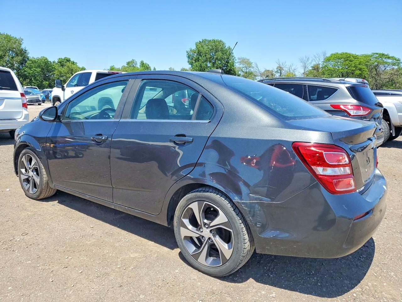 2020 Chevrolet Sonic Premier - Фото 2