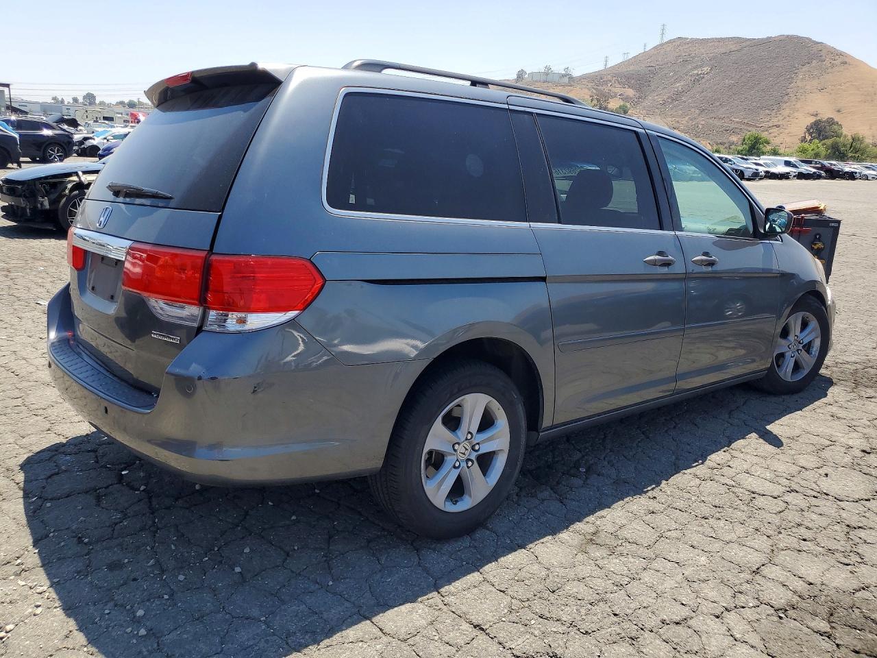 2010 Honda Odyssey Touring - Image 3