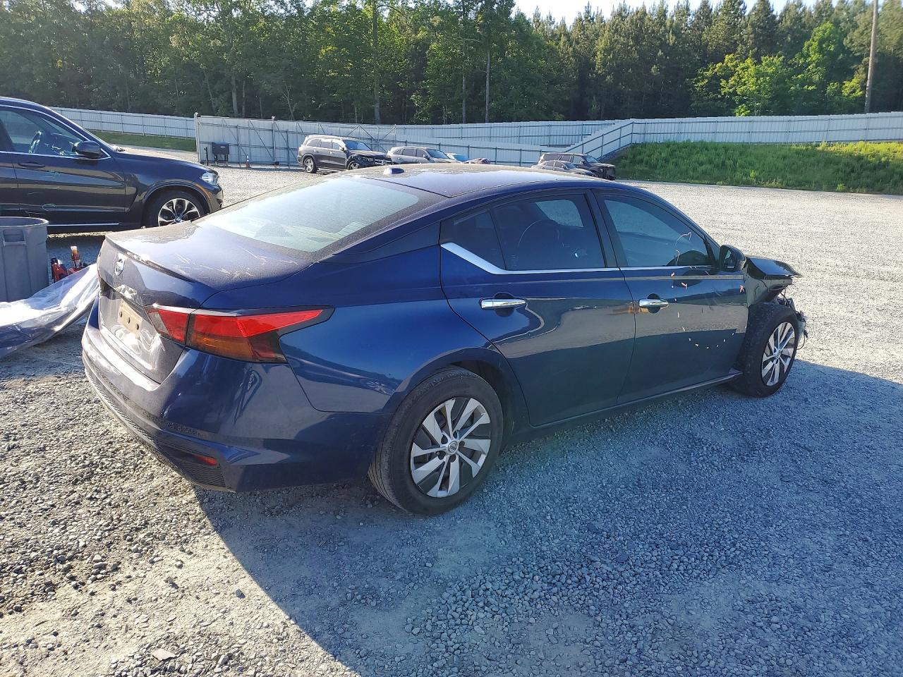 2020 Nissan Altima S - Фото 3