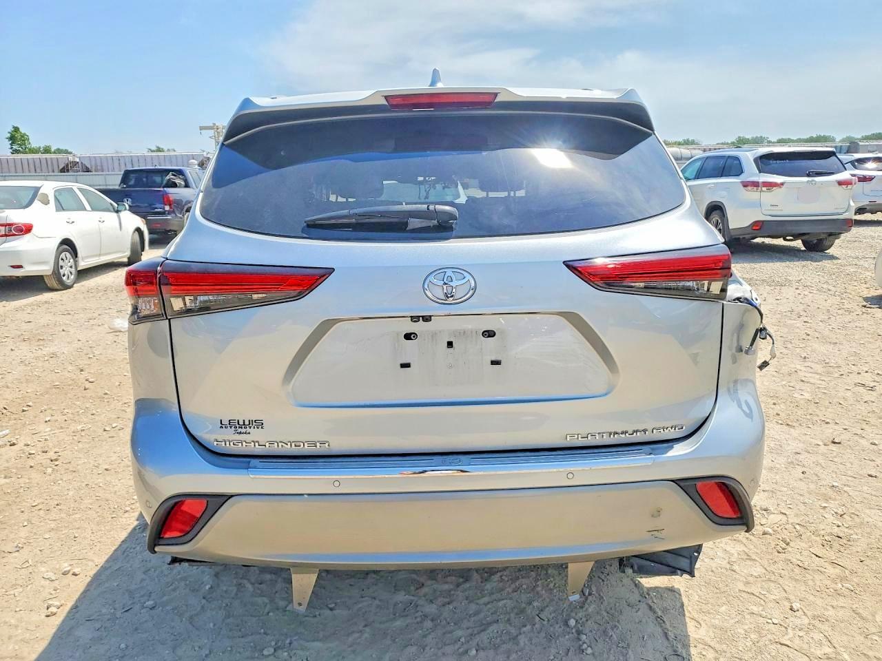 2021 Toyota Highlander Platinum - Image 6