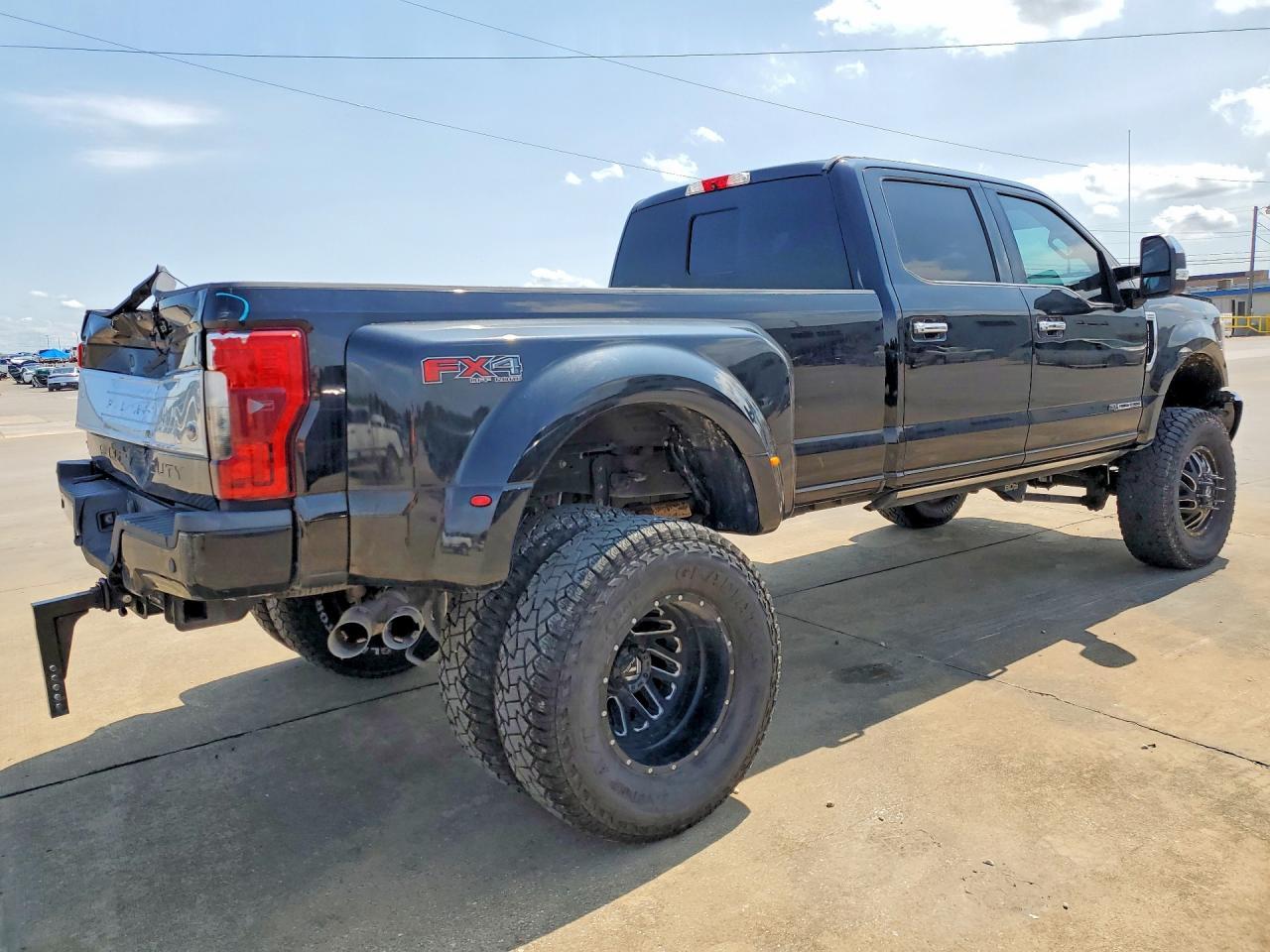 2017 Ford F350 Super Duty - Image 3