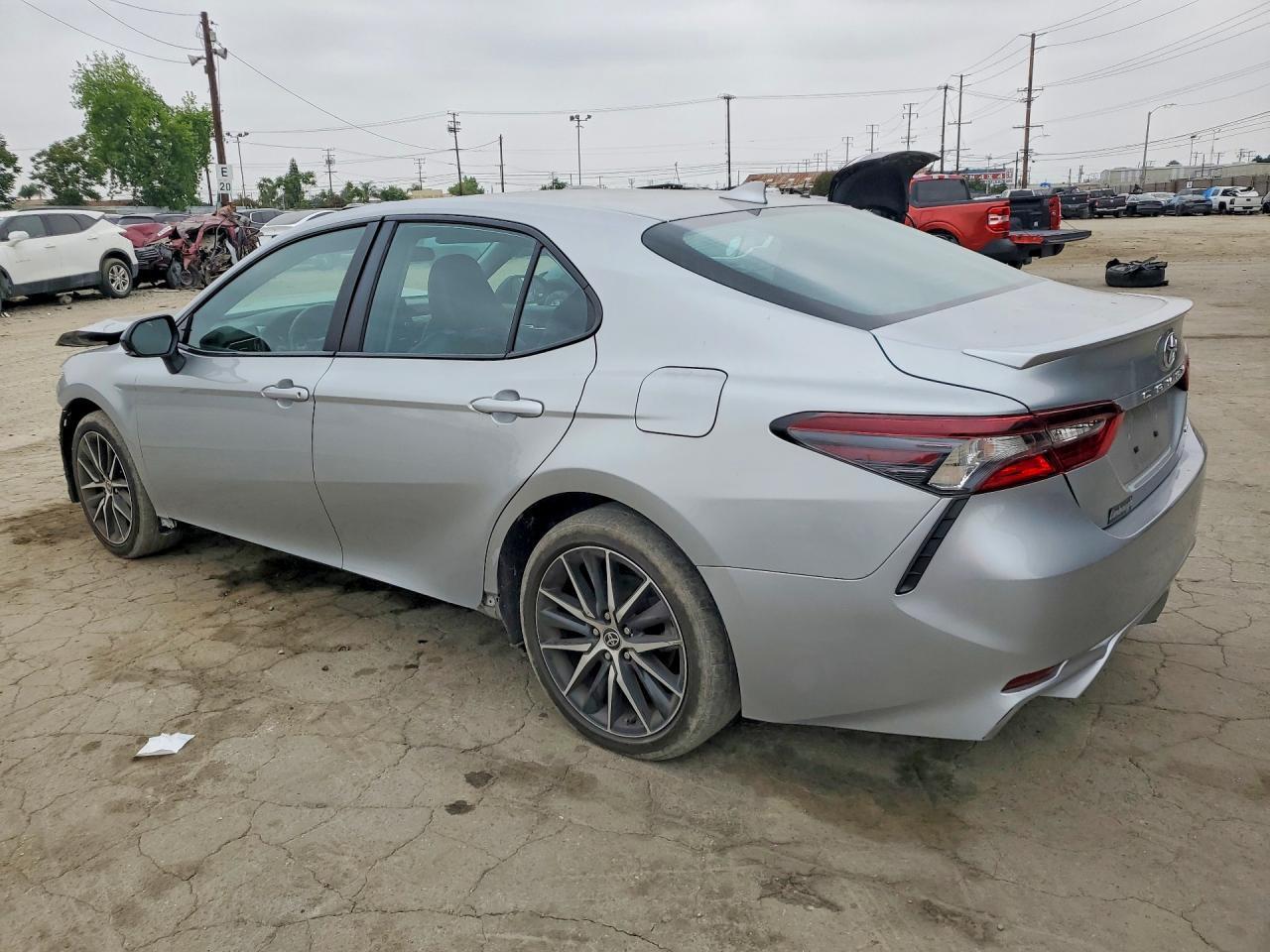 2024 Toyota Camry Se - Image 2