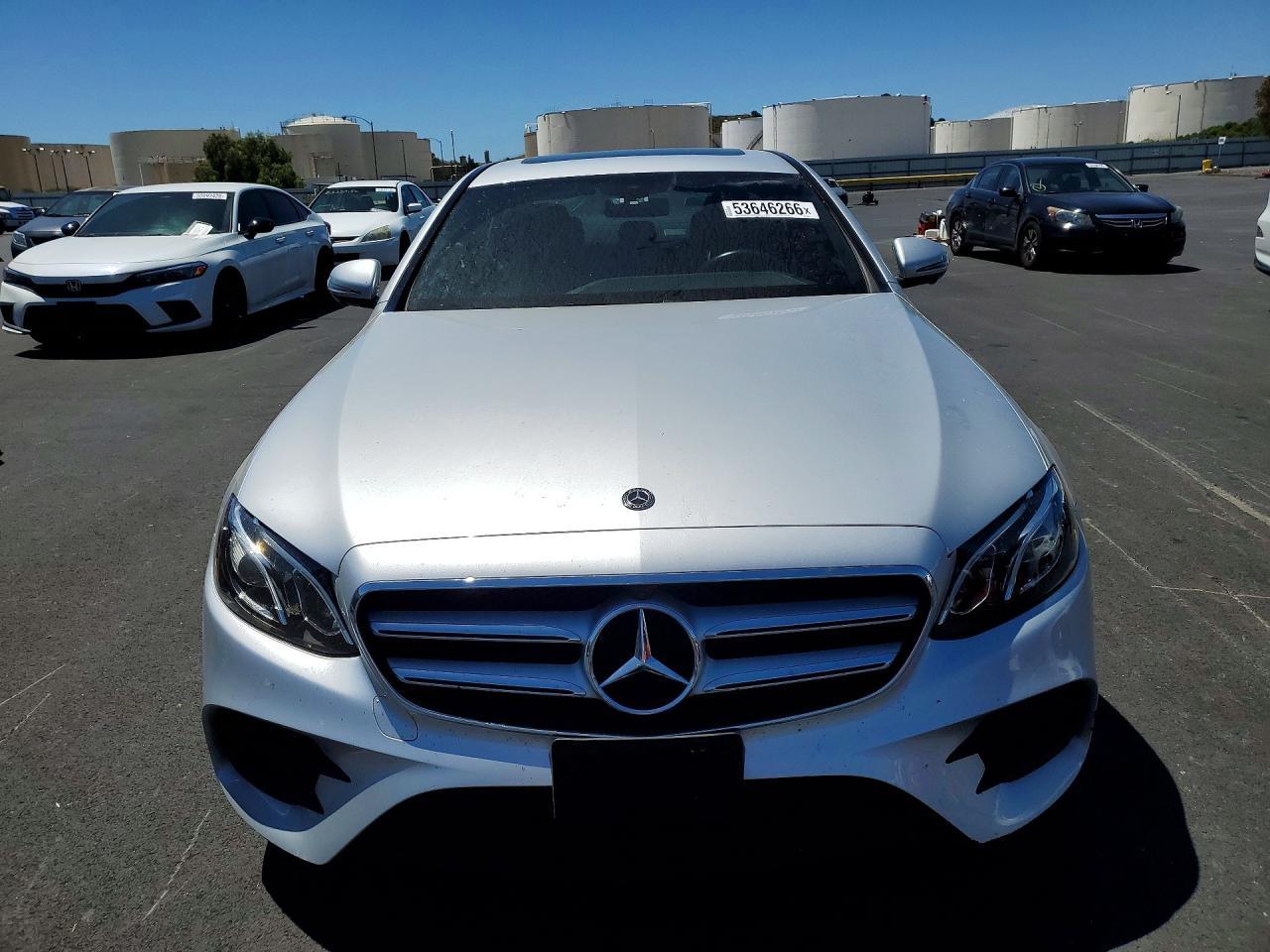 2019 Mercedes-Benz E 300 - Фото 5