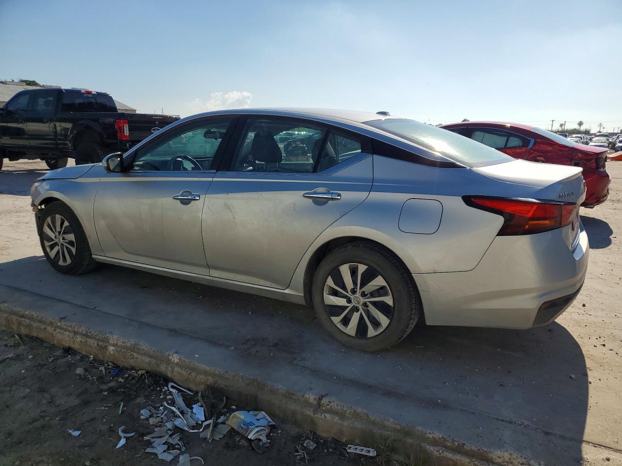 2020 Nissan Altima S - Фото 2
