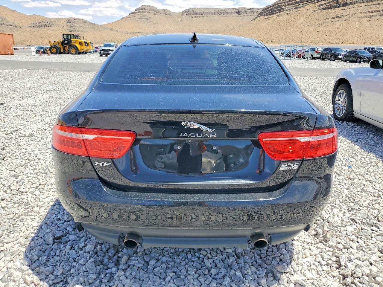 2017 Jaguar Xe Premium - Фото 6