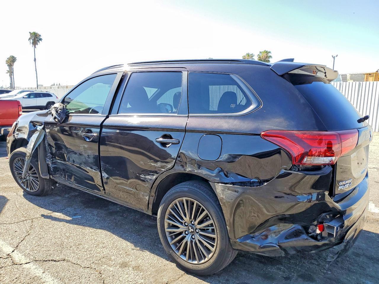 2021 Mitsubishi Outlander Fe - Image 2
