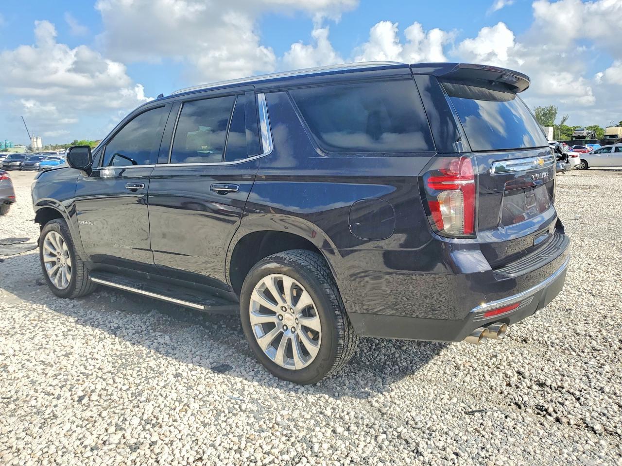 2024 Chevrolet Tahoe C1500 Premier - Фото 2