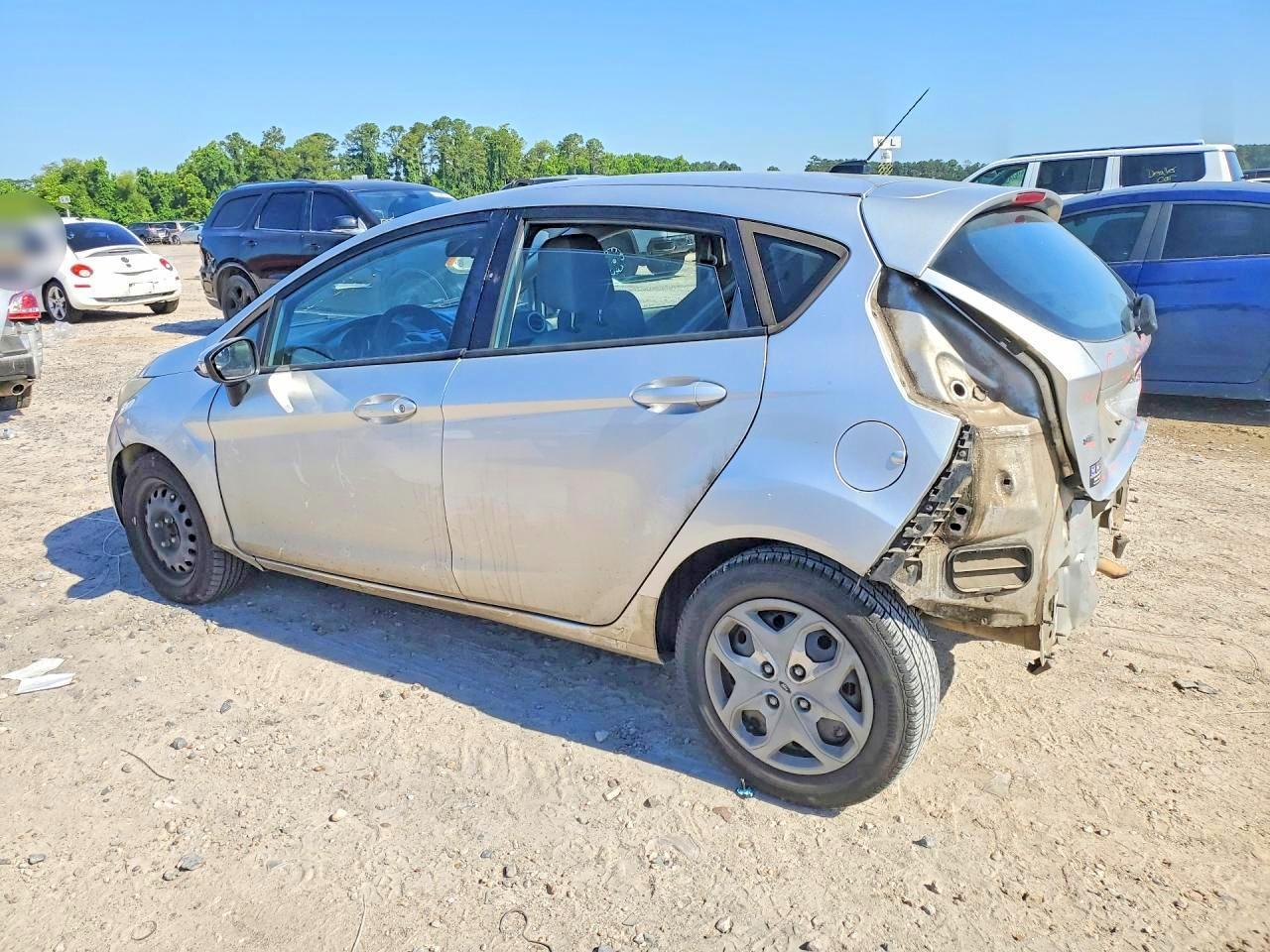 2013 Ford Fiesta Se - Фото 2