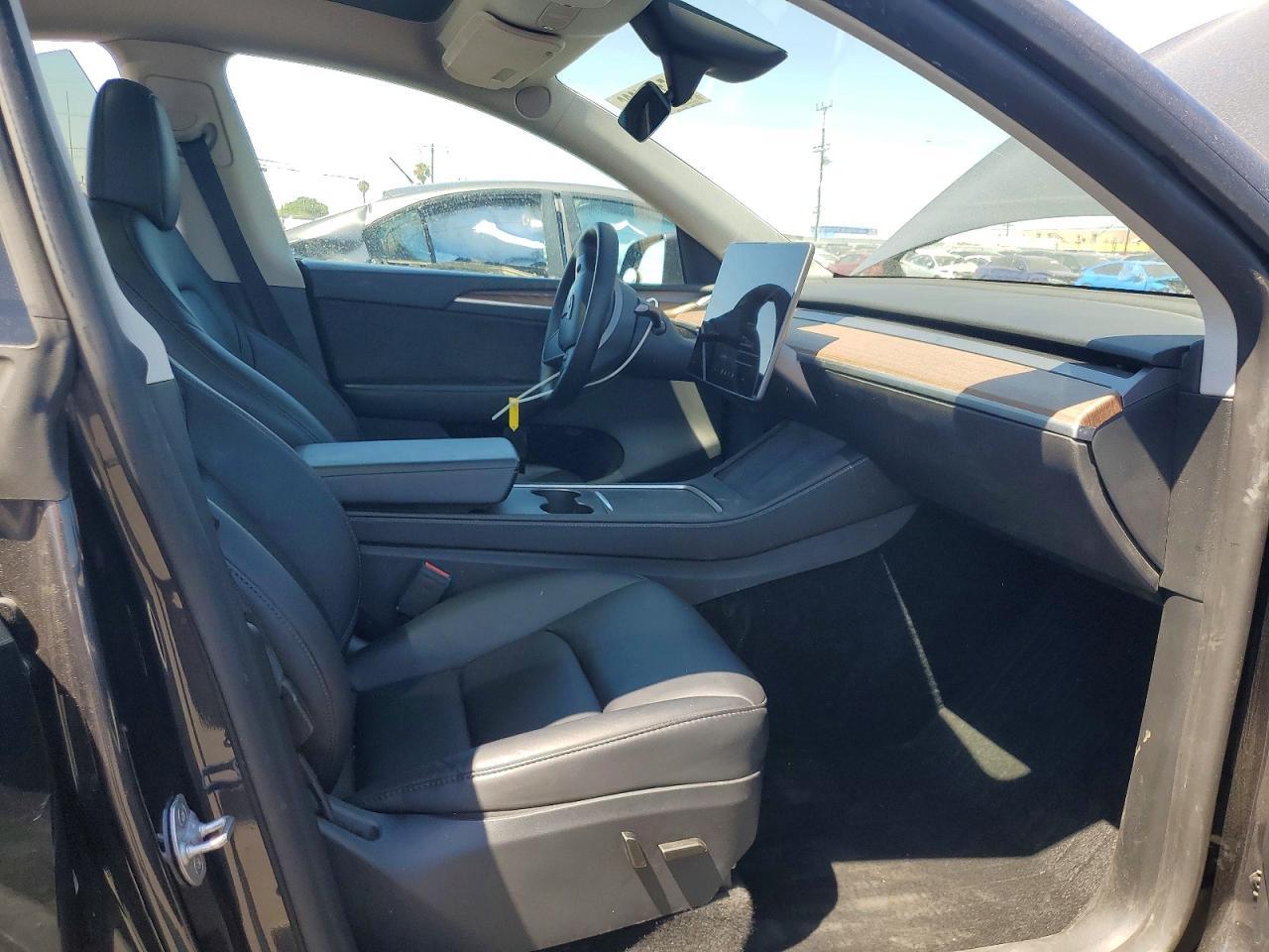2024 Tesla Model Y - Image 7