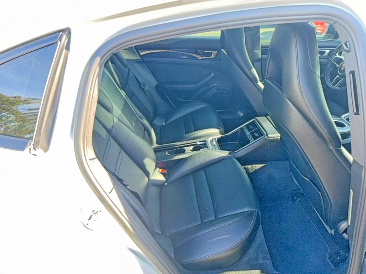 2017 Porsche Panamera 4 - Фото 6