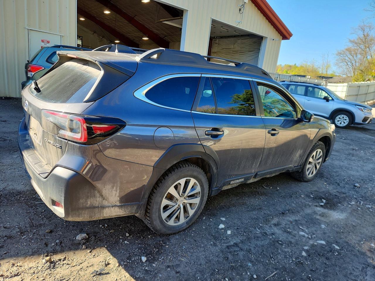 2023 Subaru Outback Premium - Image 3