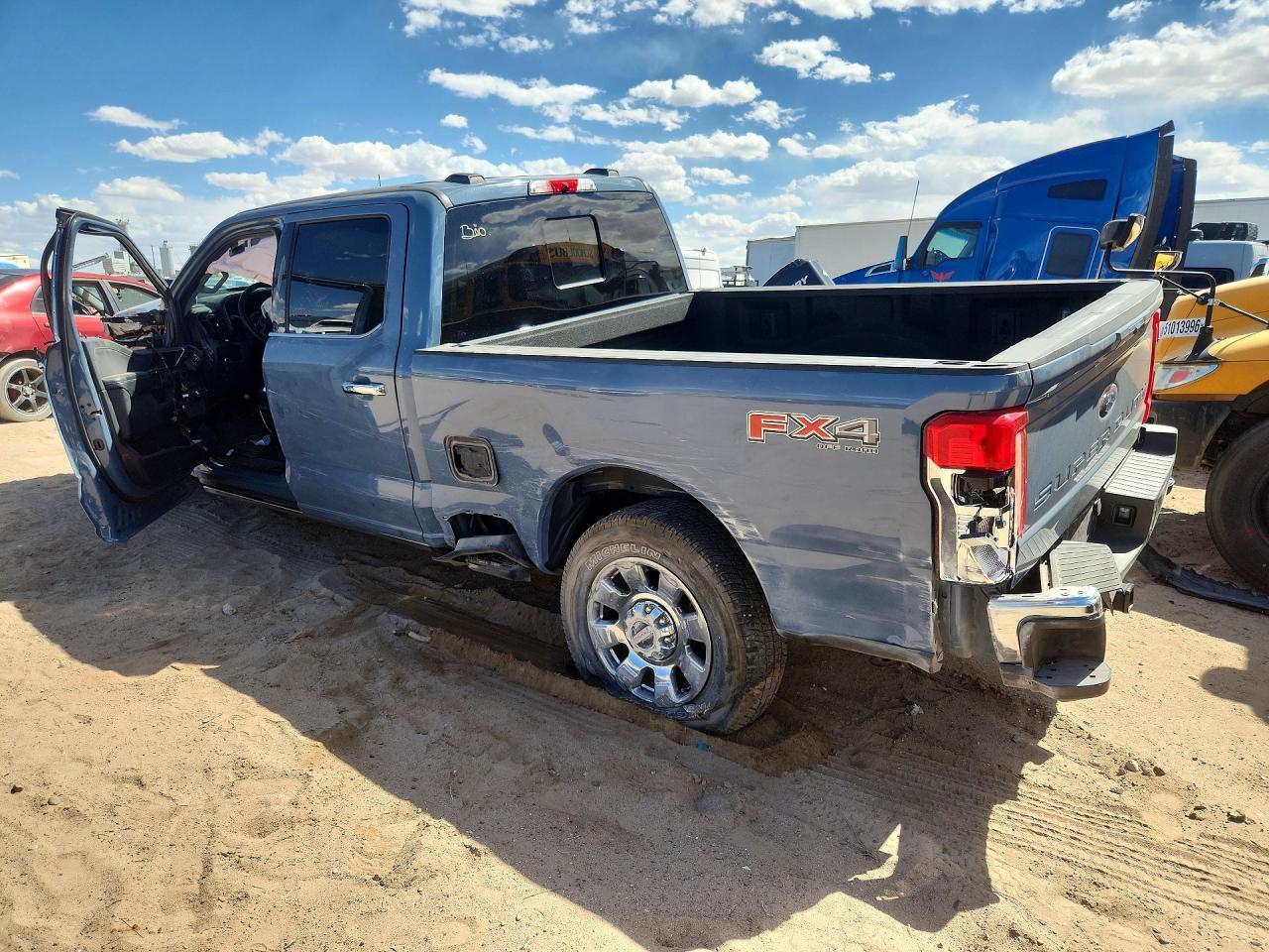 2023 Ford F250 Super Duty - Фото 2