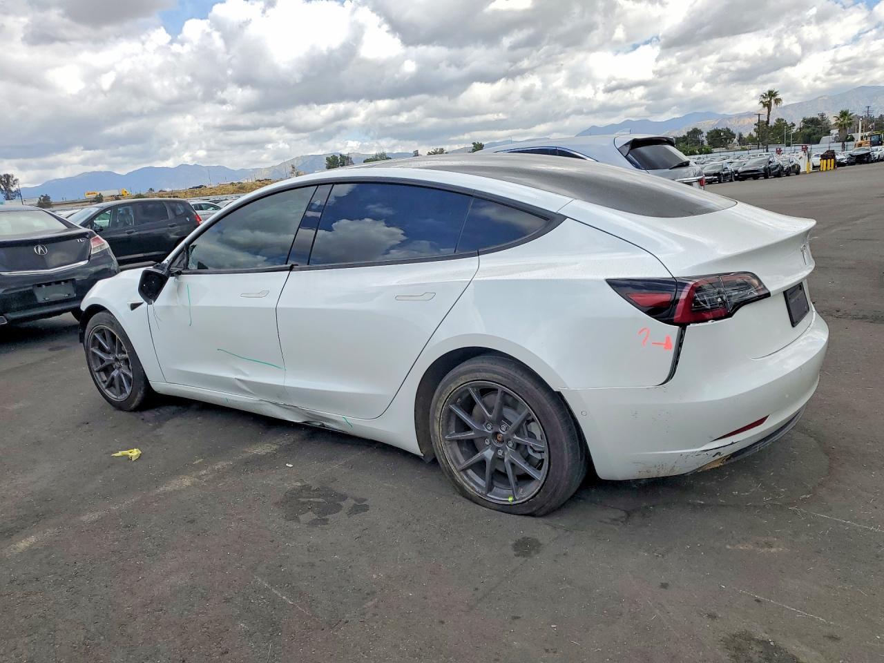 2021 Tesla Model 3 - Фото 2