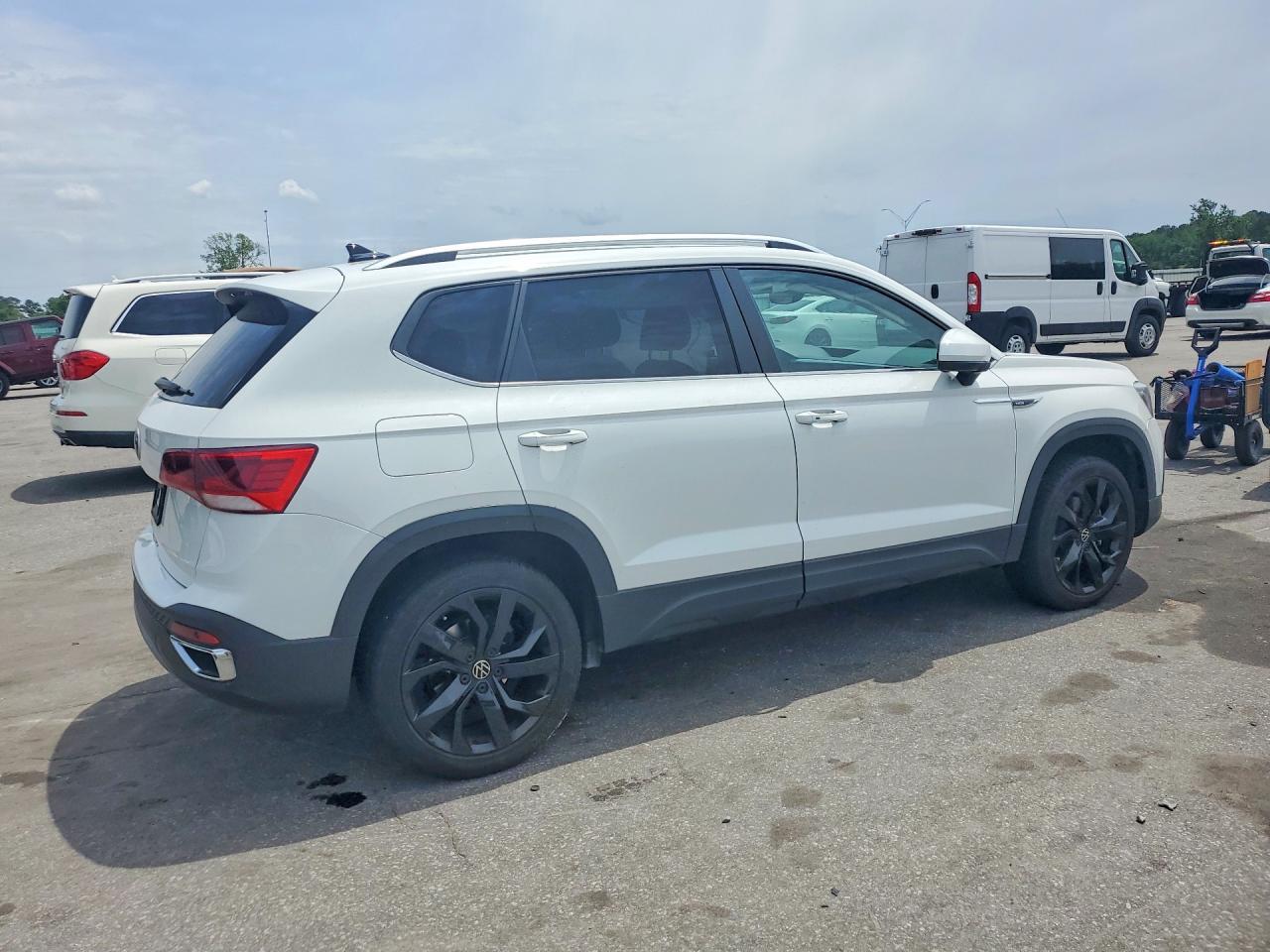 2022 Volkswagen Taos Sel - Фото 3