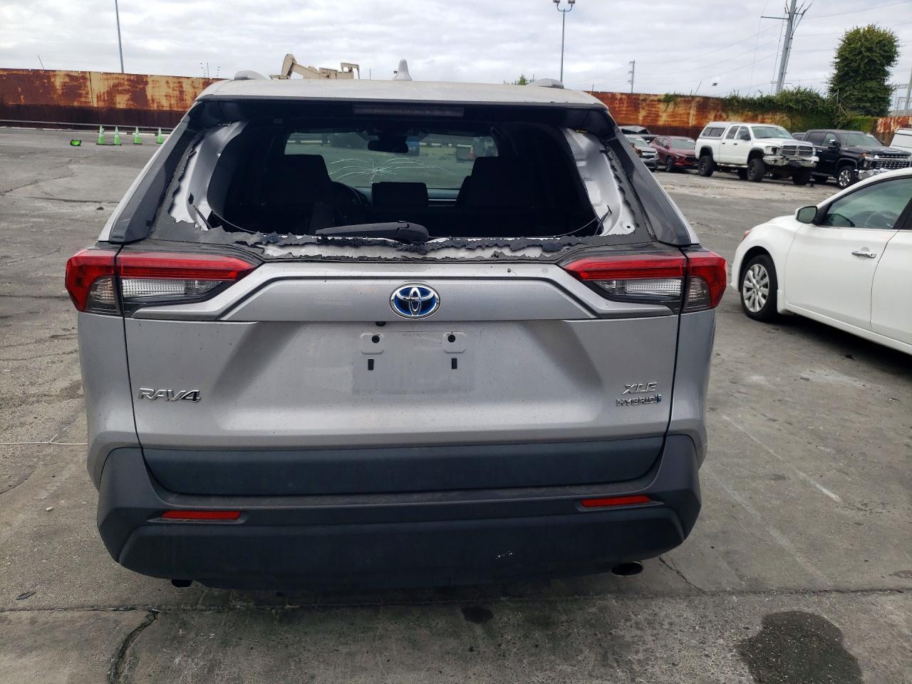 2024 Toyota Rav4 Hybrid Xle - Image 6