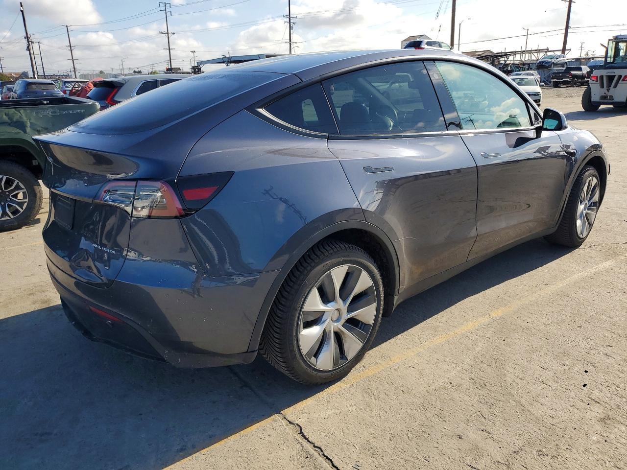 2023 Tesla Model Y - Фото 3