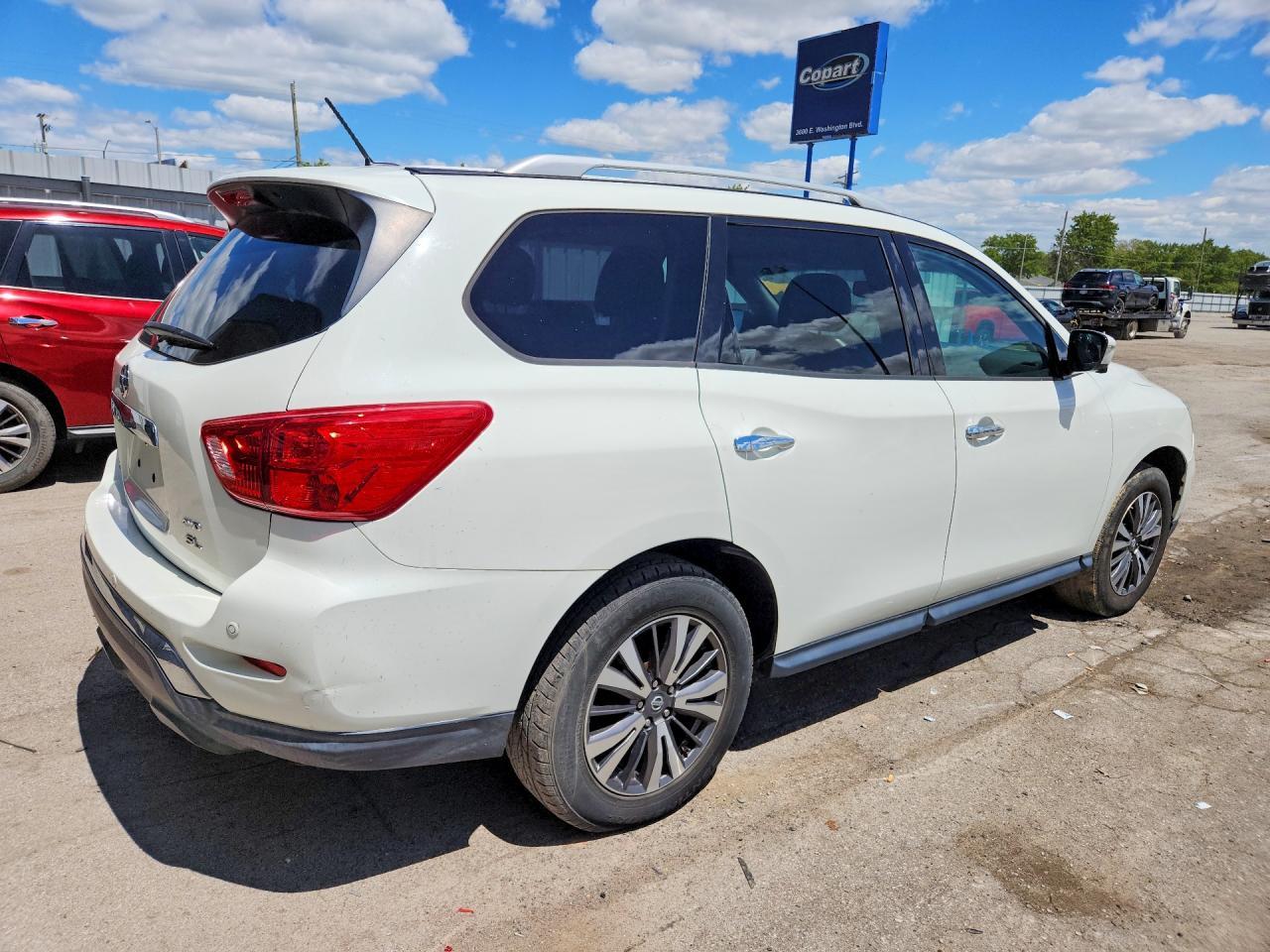 2017 Nissan Pathfinder Sl - Image 3
