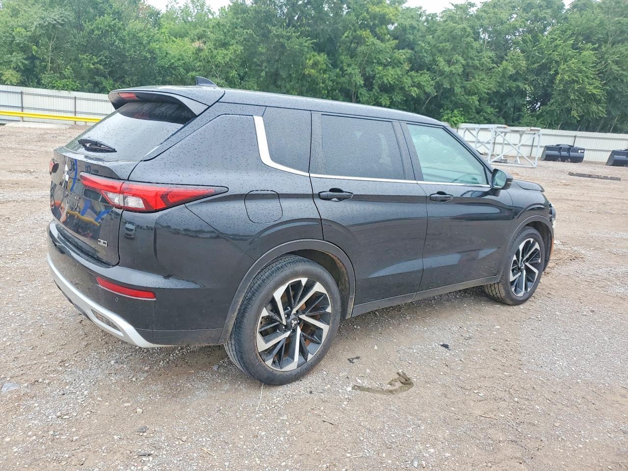 2023 Mitsubishi Outlander Se - Image 3