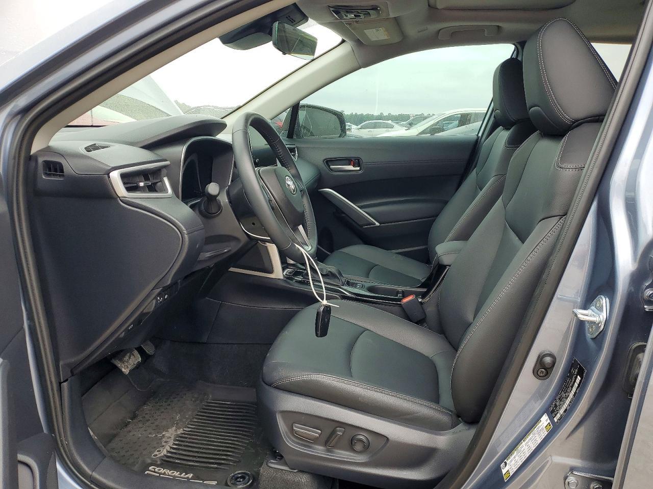 2025 Toyota Corolla Cross Xle - Image 7