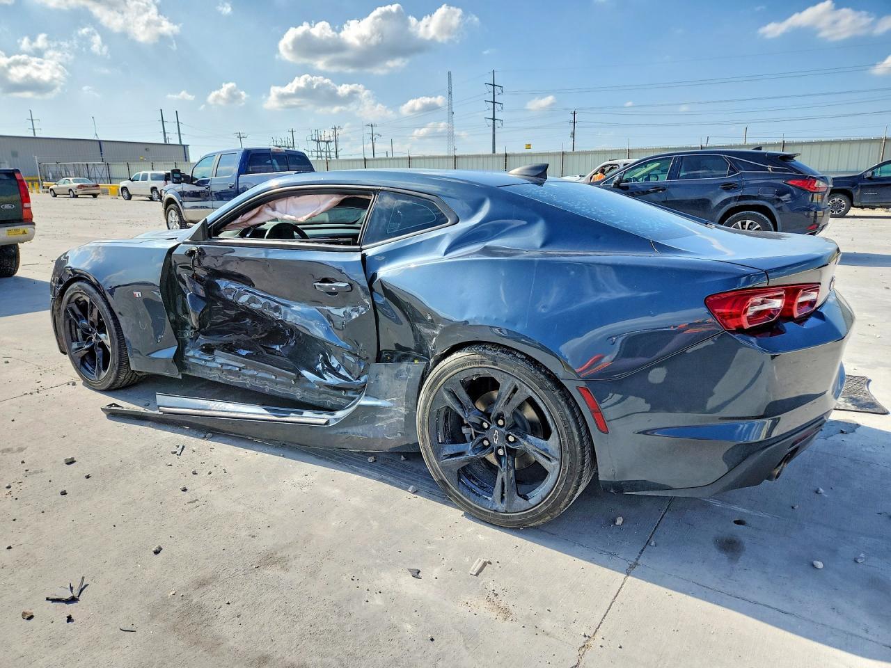 2021 Chevrolet Camaro Ls - Фото 2