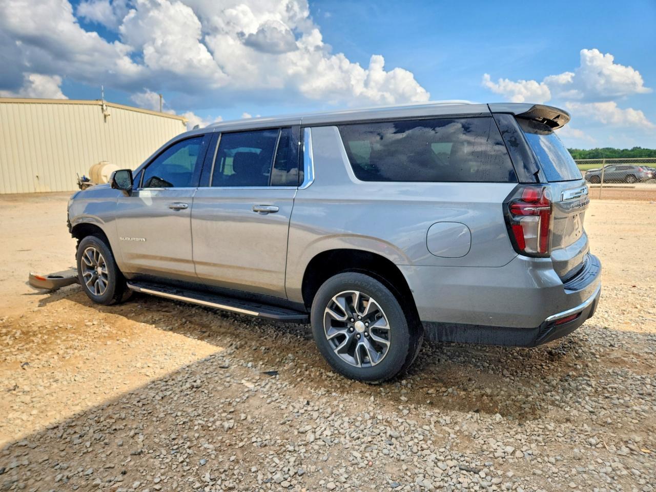 2023 Chevrolet Suburban C1500 Lt - Фото 2