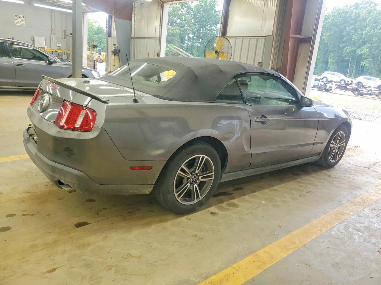2010 Ford Mustang - Фото 3