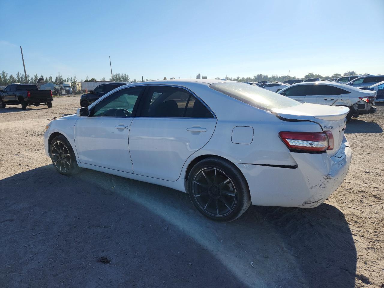 2010 Toyota Camry Le - Image 2