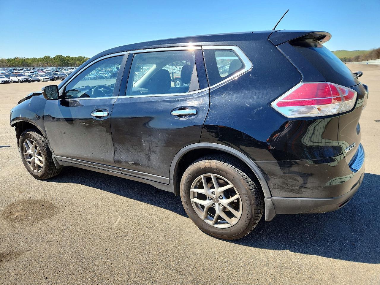 2015 Nissan Rogue S - Фото 2