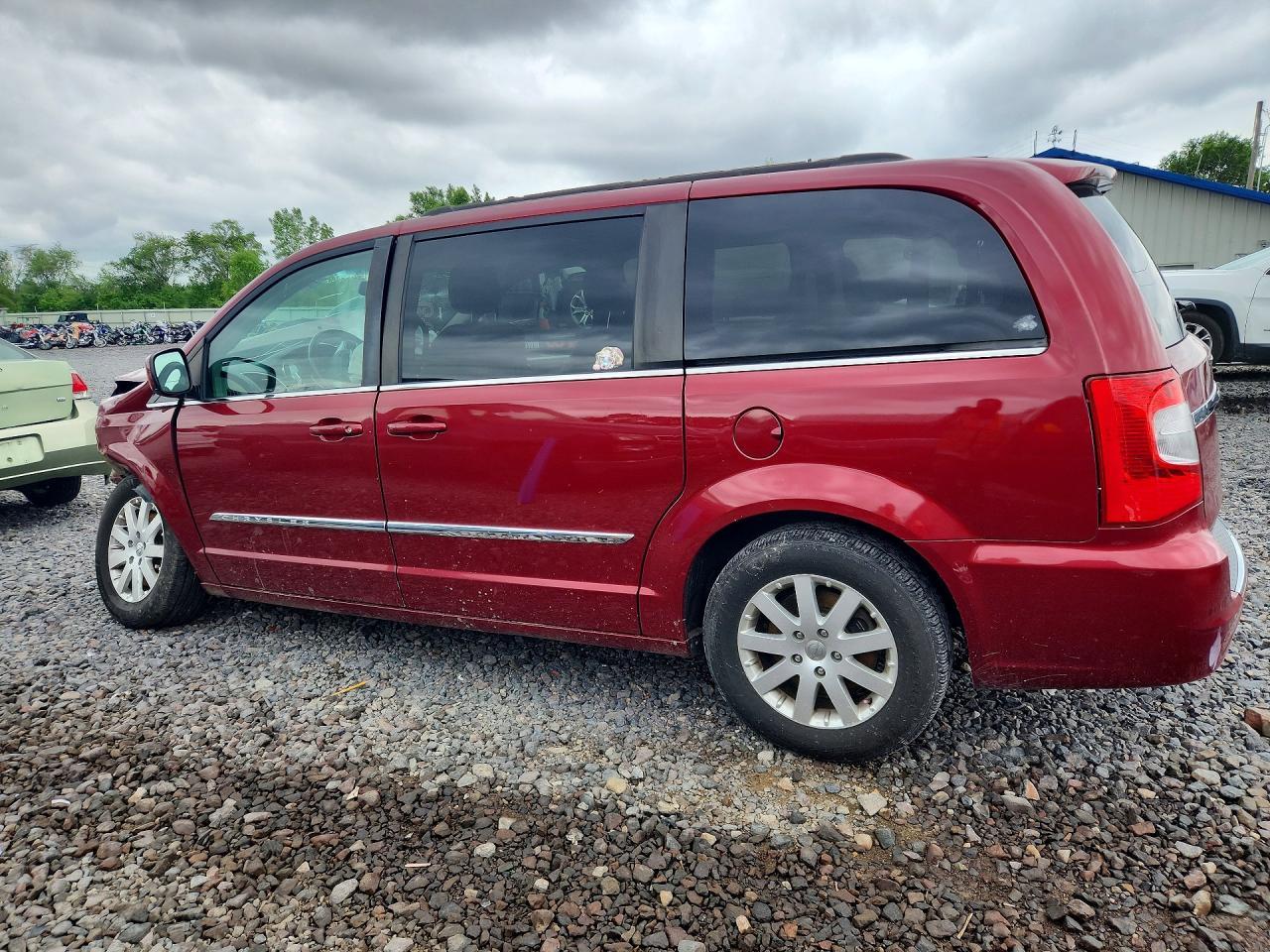 2015 Chrysler Town & Country Touring - Фото 2