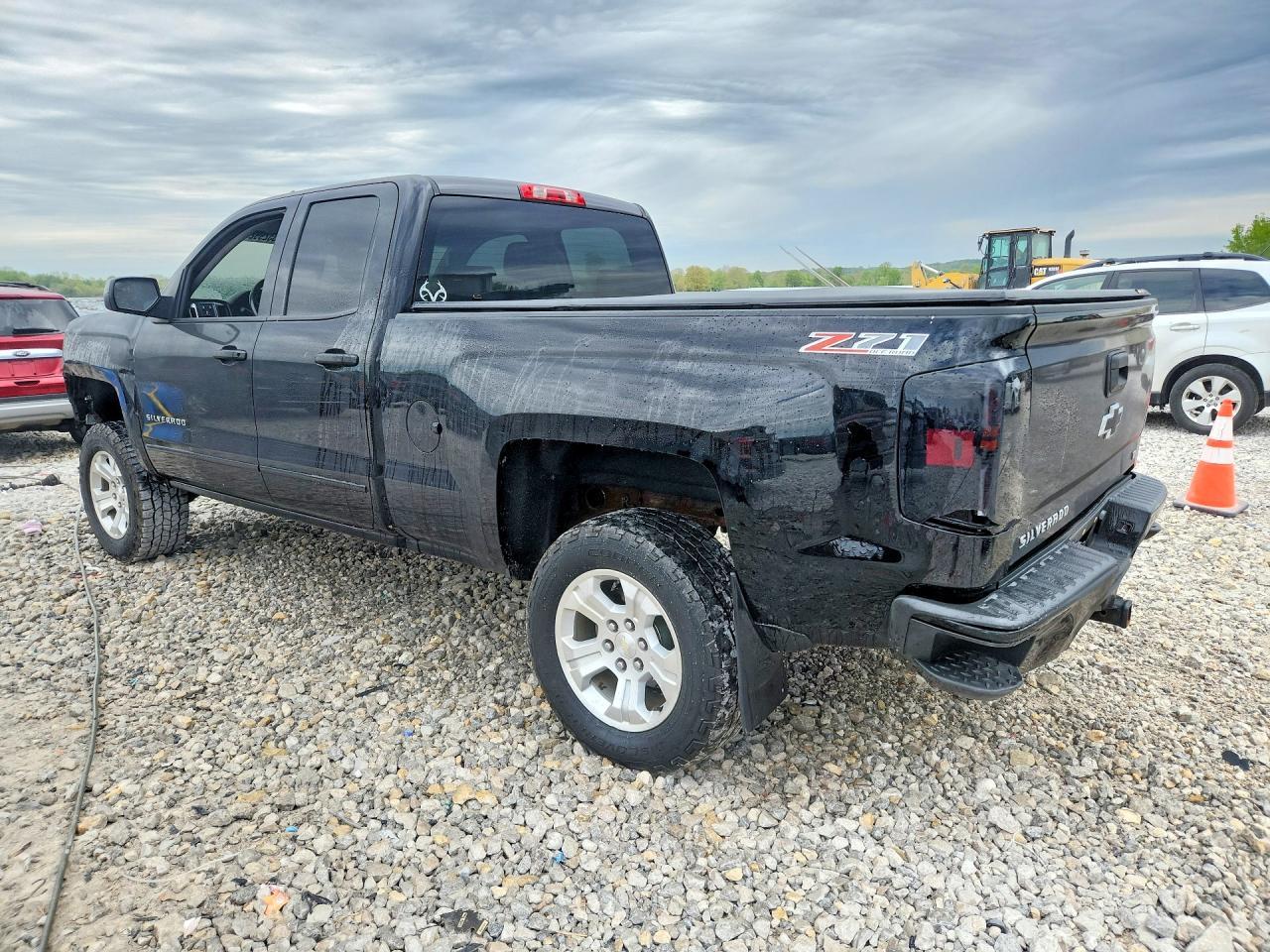 2017 Chevrolet Silverado K1500 Lt - Image 2