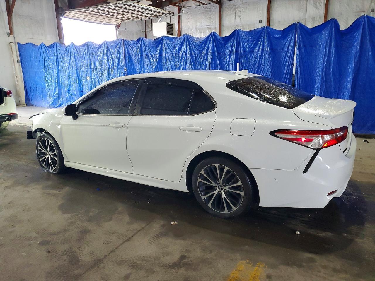 2020 Toyota Camry Se - Фото 2