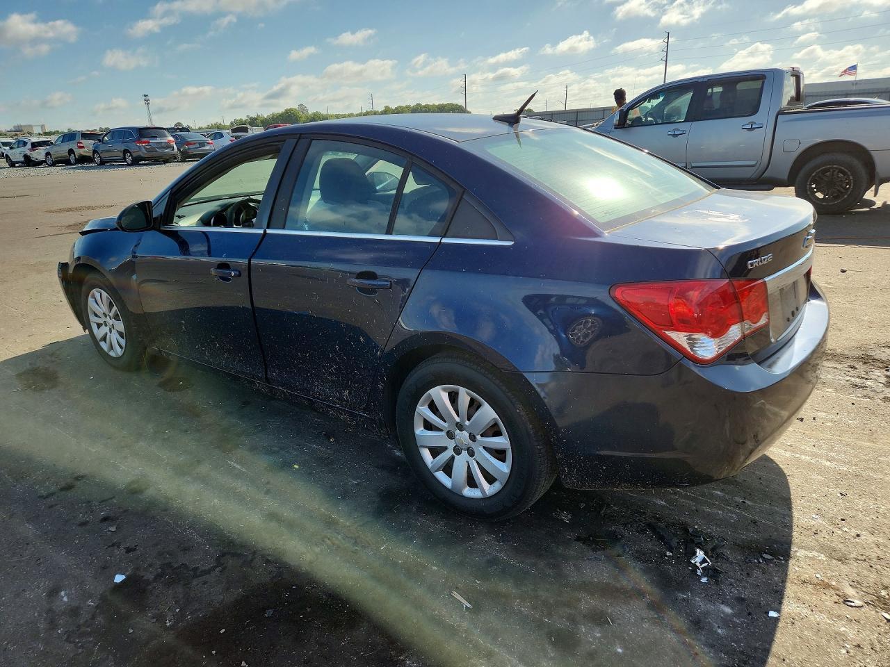 2011 Chevrolet Cruze Ls - Фото 2