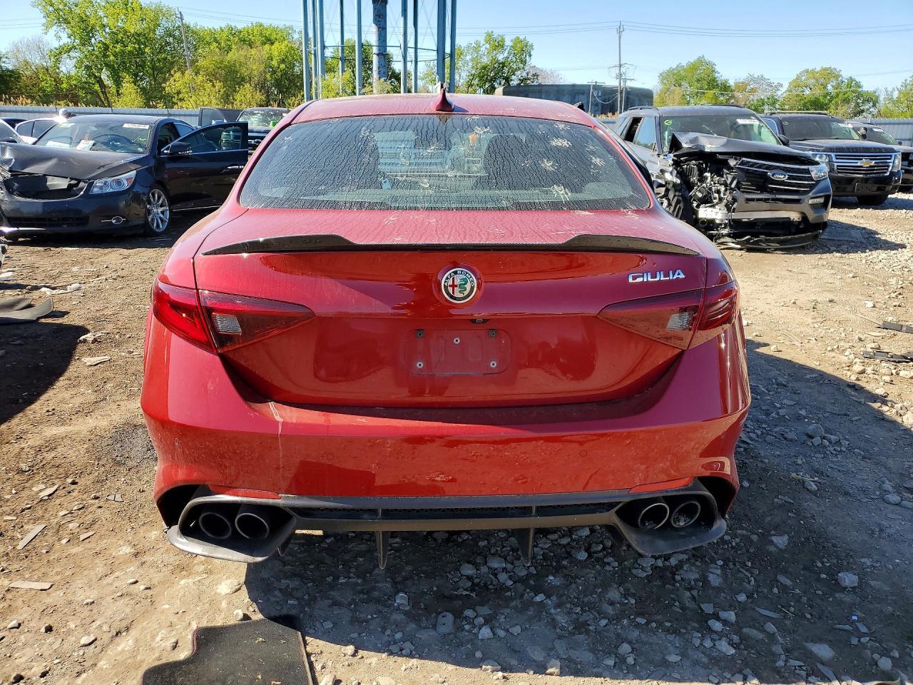 2018 Alfa Romeo Giulia Quadrifoglio - Image 6