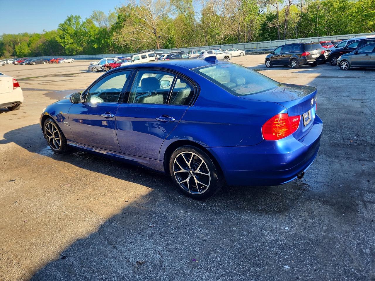 2011 BMW 335 Xi - Фото 2