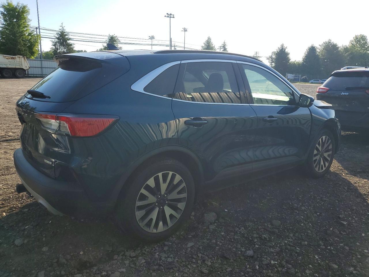 2020 Ford Escape Titanium - Image 3