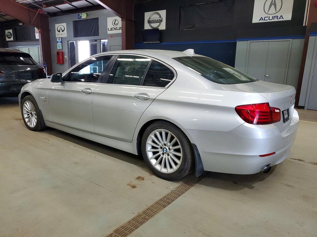 2011 BMW 535 Xi - Фото 2