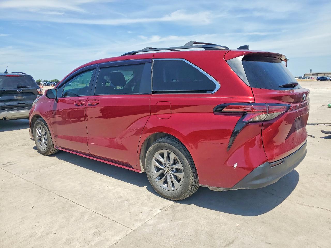 2022 Toyota Sienna Le - Фото 2