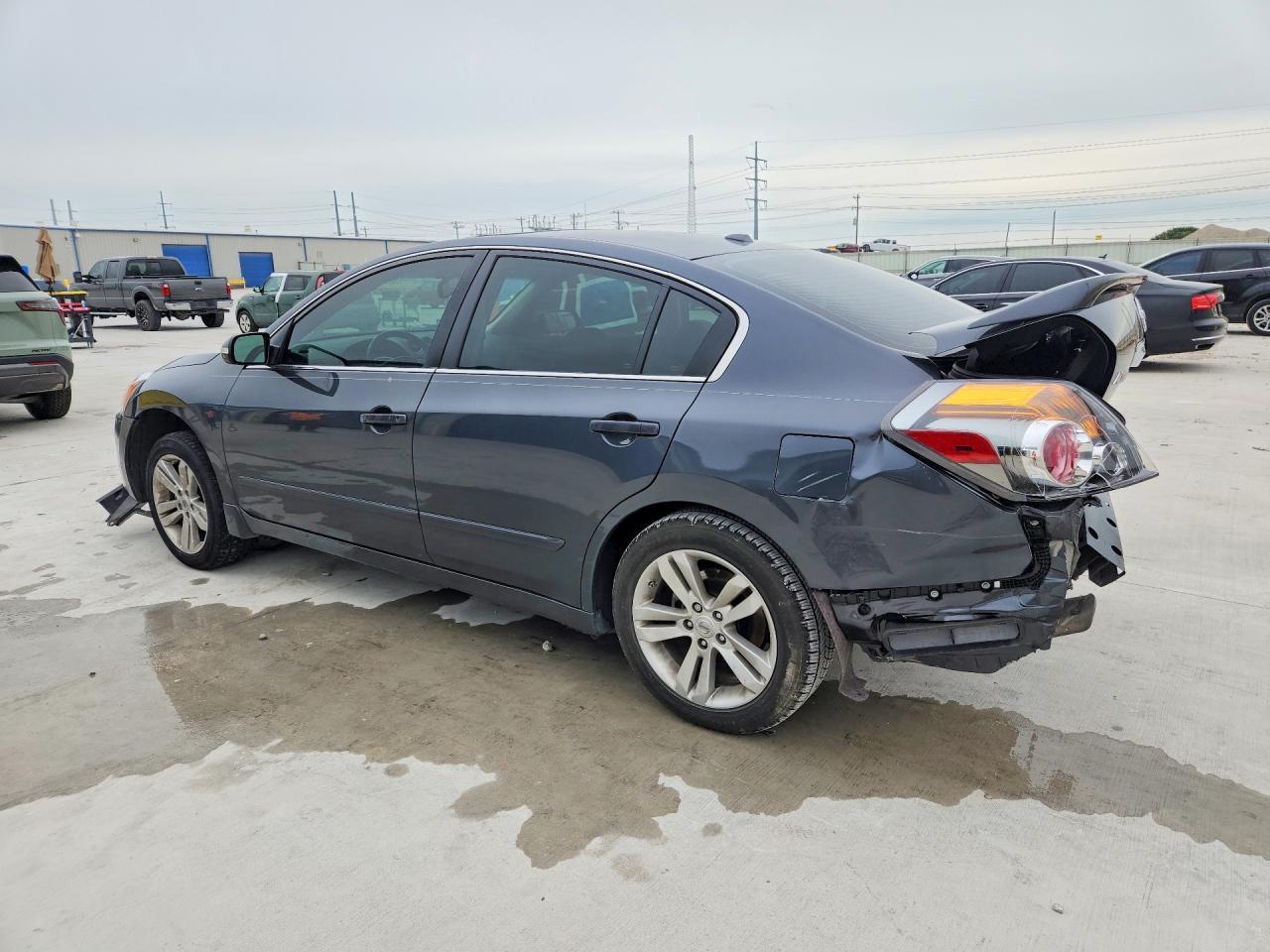 2011 Nissan Altima Sr - Image 2