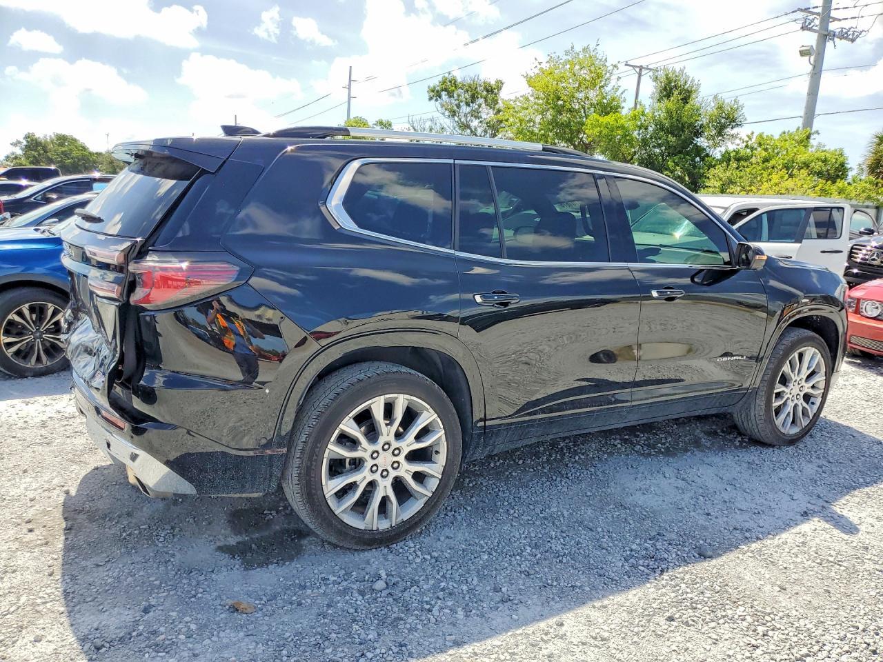 2024 GMC Acadia Denali - Image 3