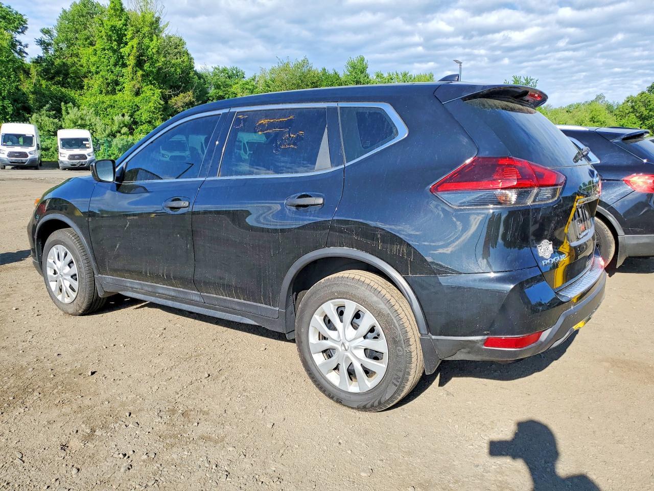 2020 Nissan Rogue S - Фото 2